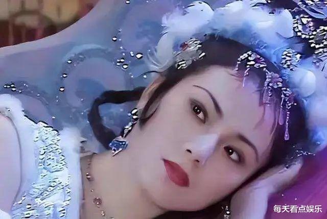 《西游记》第一美人:惹“唐僧”心动,一生无儿无女,71岁依旧优雅