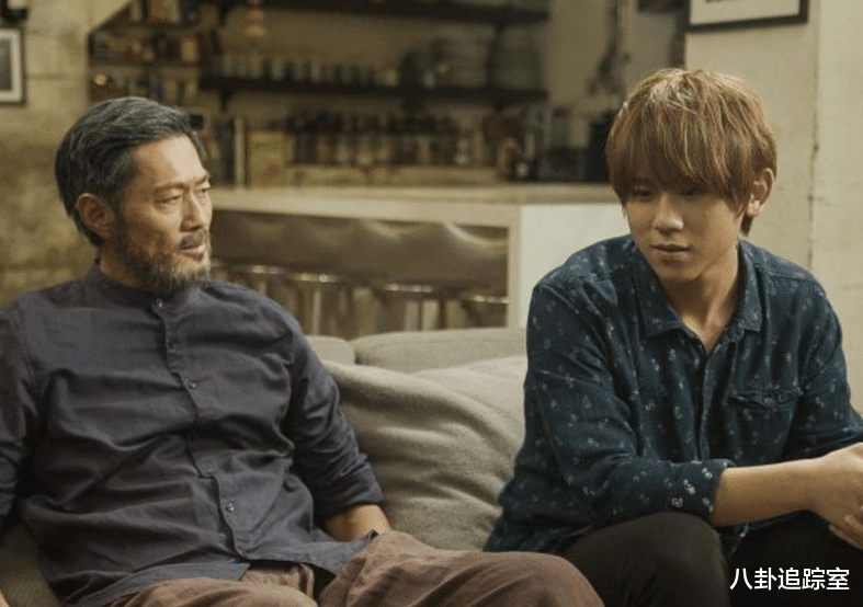 TVB|60岁TVB老戏骨近一年无戏拍，整日与前女友遛狗，头发黝黑状态好