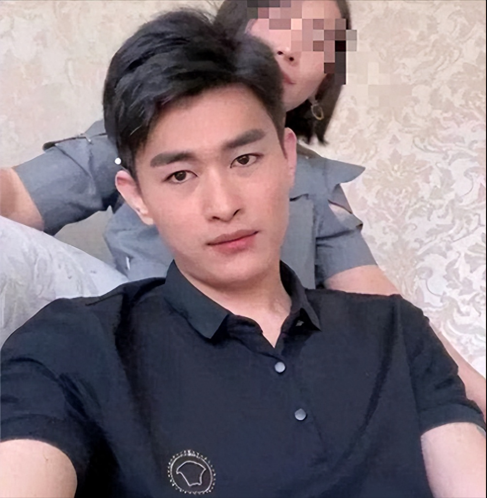 我就奇了怪了，是什么人捧红了这群跳梁小丑？