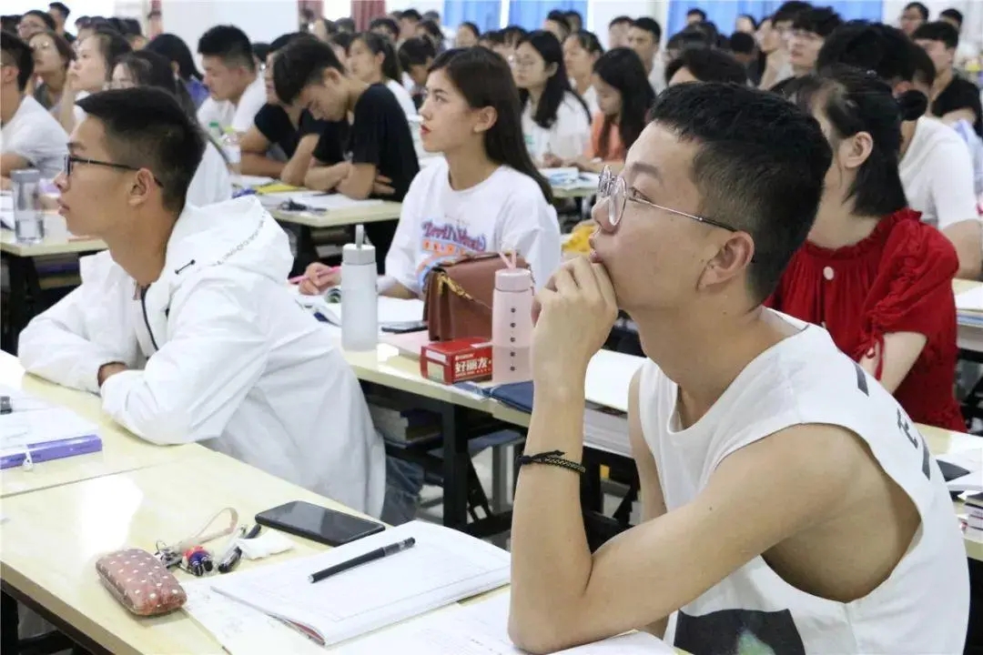 专升本|央企招聘有新标准,二本以下和专升本都不考虑,网友:早该如此