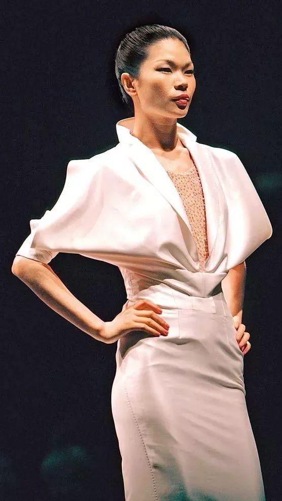 国际超模吕燕,长相不佳,却与法国贵族生下高颜值的混血儿子