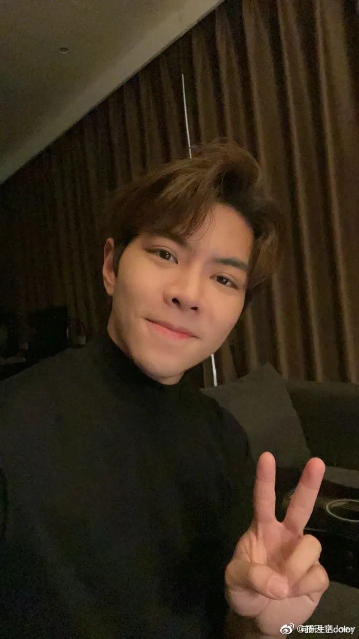 “虐待”连诗雅有发围？罗天宇开铺、唱歌、拍新剧，四处开花越捞越掂