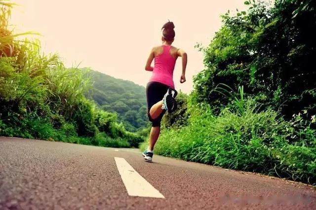 跑步|殷桃晒名品腰身材绝，你在跑步减肥吗？这些事早知道瘦身又养心