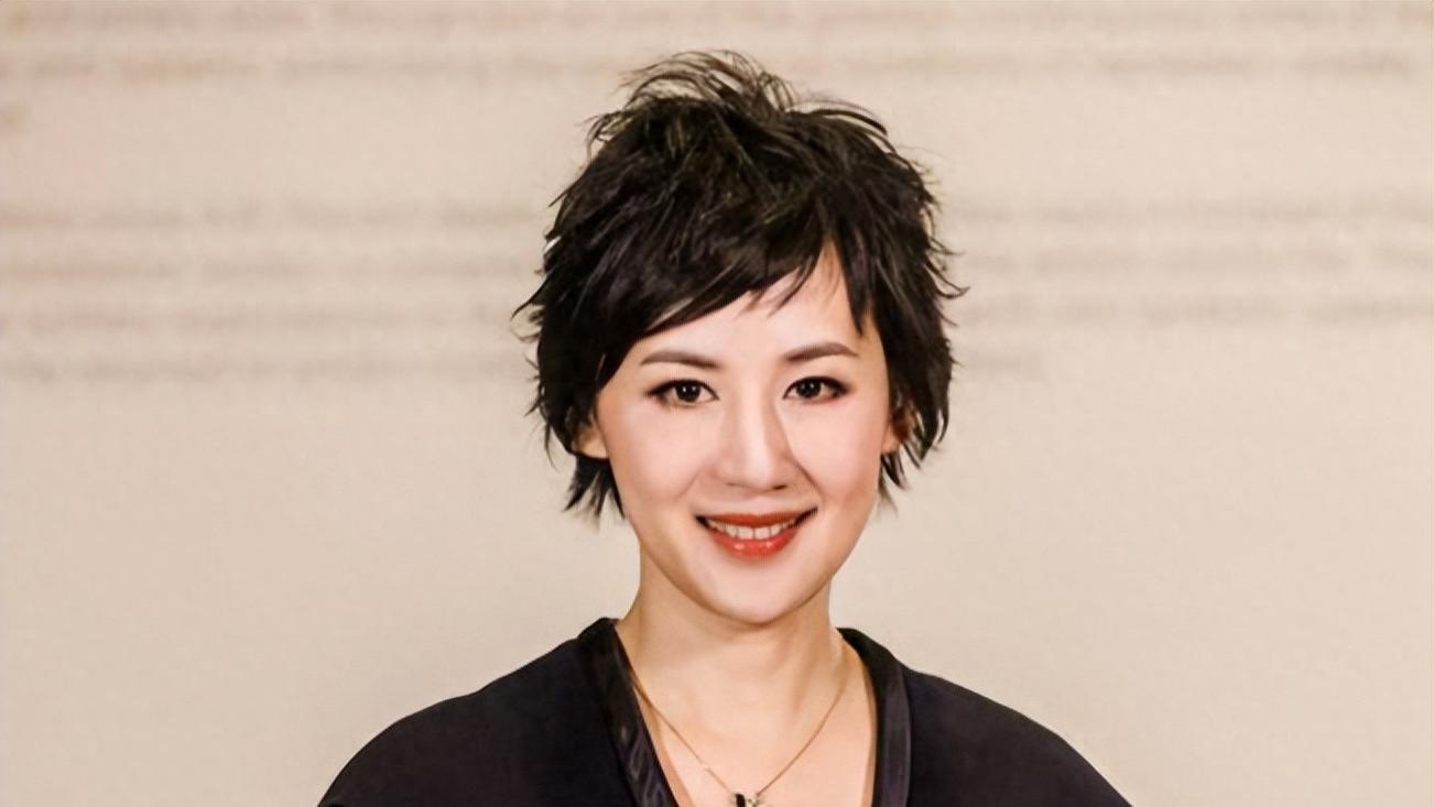 主持人王津元：嫁给上海首富郭广昌，生3个孩子，如今52岁很幸福