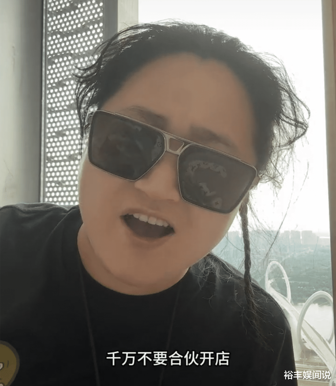 又一网红被坑惨！“大野蜜探”与友人合伙开排挡，三个月亏损60万