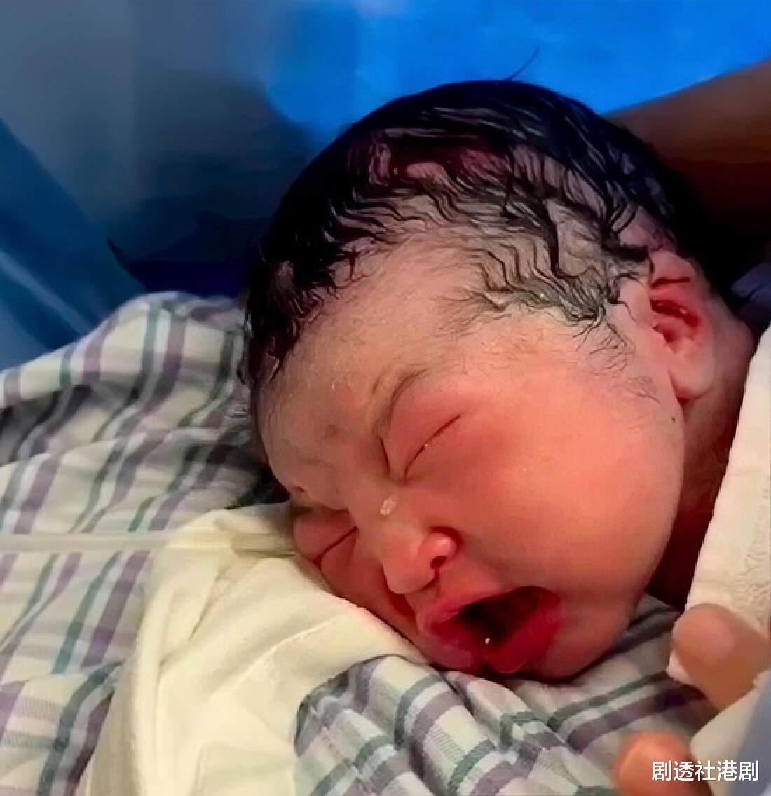 TVB童颜女神公开二胎分娩全过程,宝宝体重达9磅,选择剖腹生产