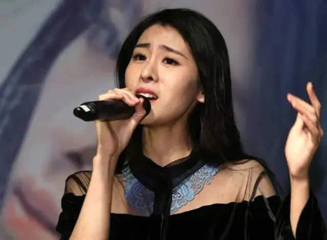 华晨宇|华晨宇两次做亲子鉴定，张碧晨一脸愁容，网友说：搁谁都会不开心