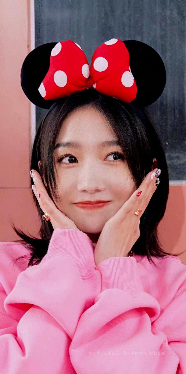 明明一部代表作都没，却高高在上当评委，小丑闹剧何时才能停止？