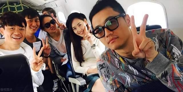 37岁马蓉回国与王宝强相聚!皮肤白皙年轻,与12岁女儿同框似姐妹
