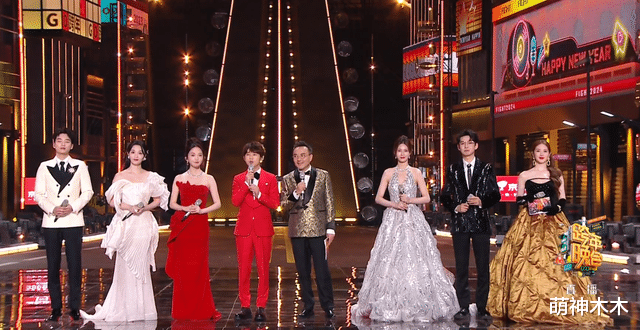 湖南跨年夜插曲:汪涵谢娜落泪,王一博假唱,宋茜王鹤棣差点亲上