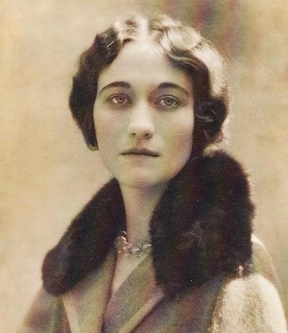 温莎|温莎六美之辛普森夫人:不漂亮,不能生,离过婚,却让国王爱到死!