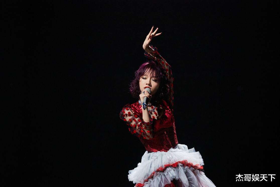 那英|谢霆锋的“清醒”，那英的“冒犯”，为芒果新综艺赢得了好口碑