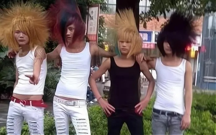 罗福兴:葬爱家族创始人,11岁创办杀马特,如今离开家族生活如何