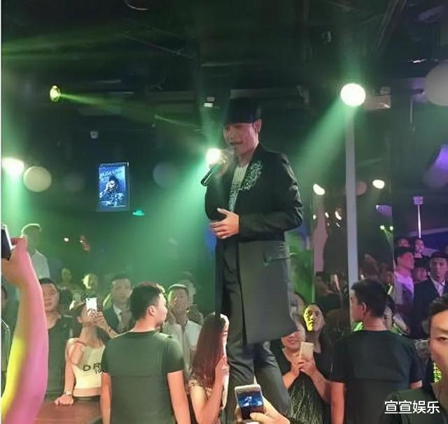 文松|喜剧演员文松: 成名后娶了自己美女搭档刘美钰,先结婚后培养感情