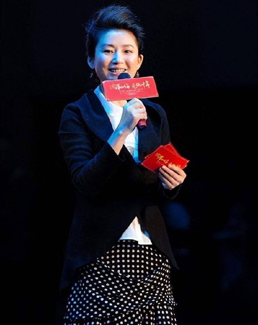 央视一姐王小丫:身材严重走形,经历两段婚姻无儿无女,热衷公益