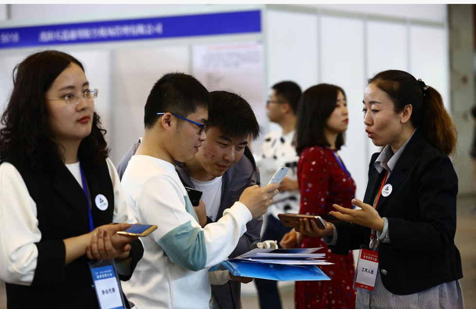 复旦硕士求职屡碰壁,近200份简历仅收获滴滴,文科生忍不住破防