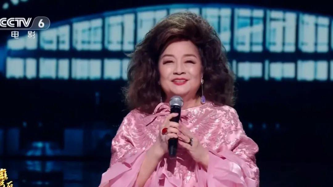 40位港星齐聚大型晚会，一半假唱，2位真唱翻车，还好意思吹？