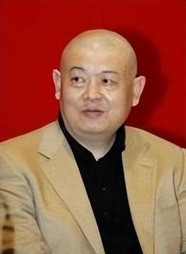 冯小刚主持葬礼，张国立痛念悼词，他的逝世，让半个娱乐圈都在哭泣