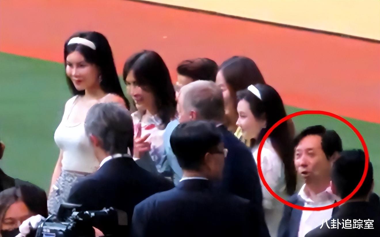 郭富城带方媛赛马获200w！女方身无饰品显寒酸，岳父站边缘似门童