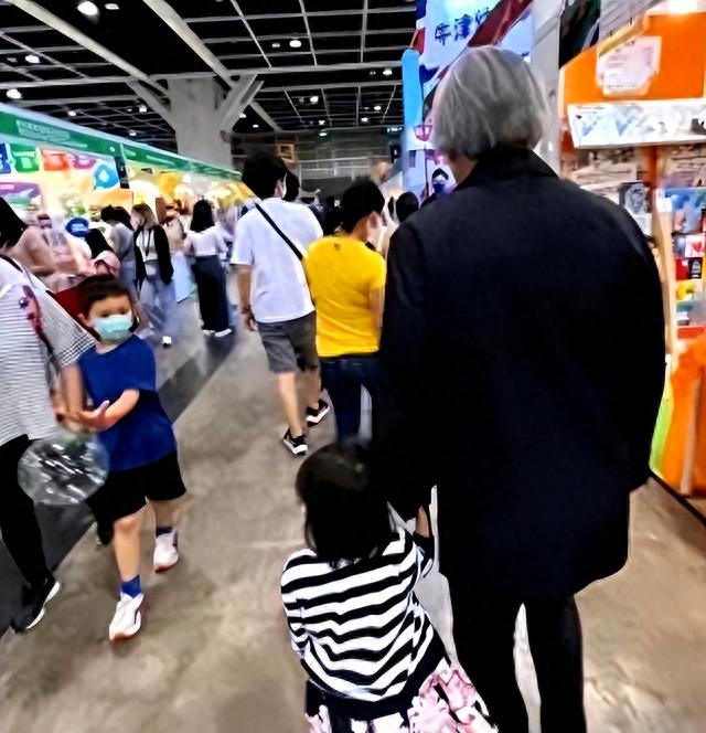 没想到!“独宠”郭晶晶二女儿的霍震霆,让所有人都刮目相看!