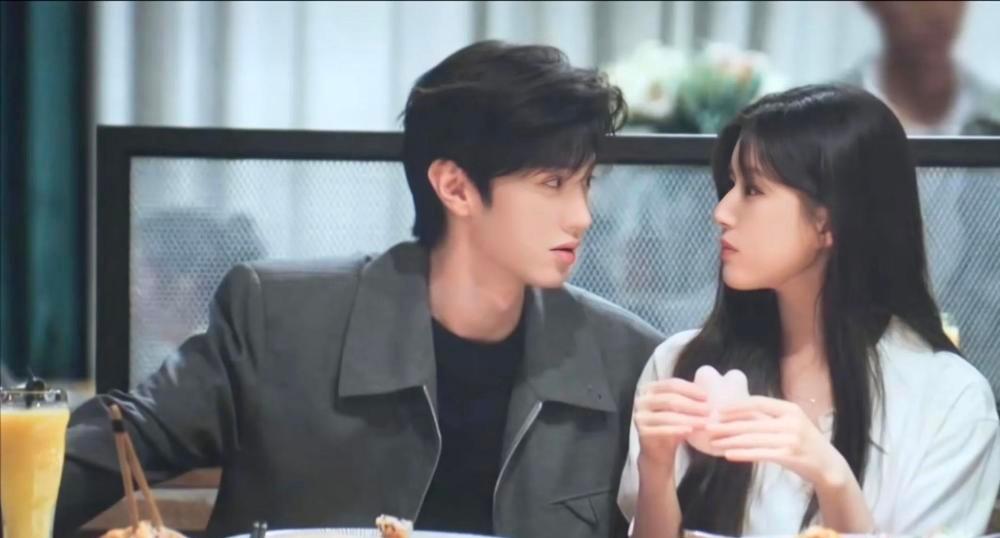 今年暑假火了两只“男狐狸”，他颜值巨高，为何人气却输给邓为？