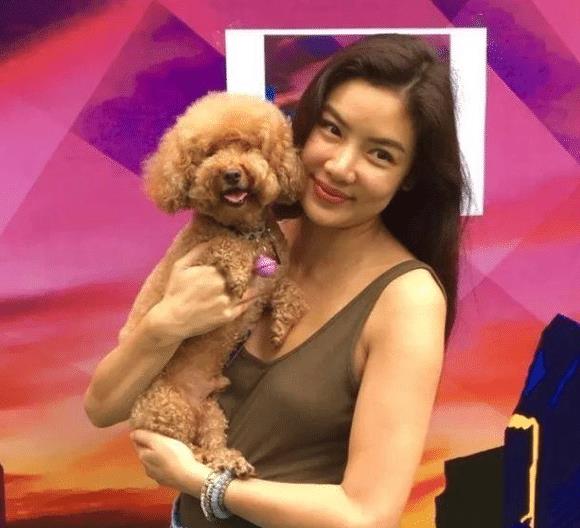 乐基儿晒照官宣离婚,插足后6年致男方破产,曾4年花黎明7亿财产