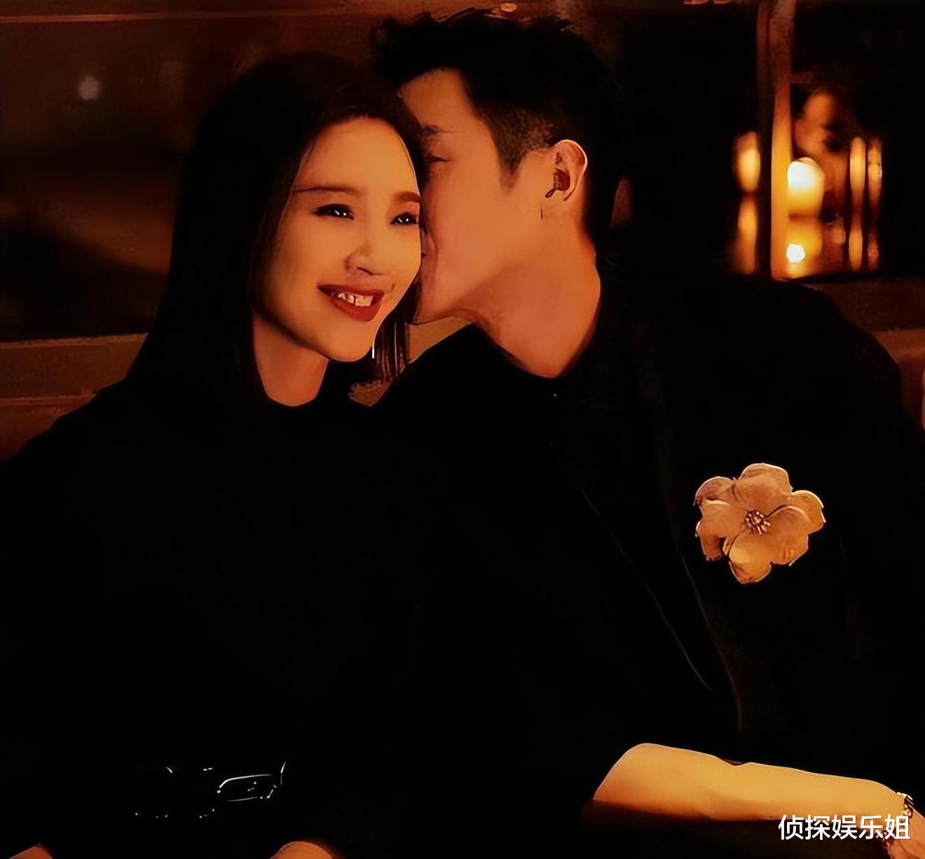 唐艺昕罕晒健身照,穿露腰装秀巴掌腰马甲线,脚踝处纹身抢镜