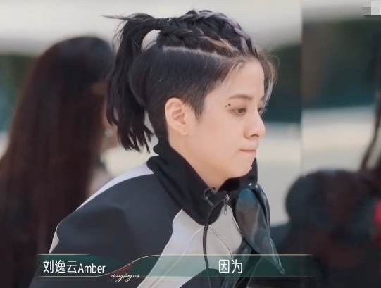 |主持人宣布刘逸云获三公第一,谢娜当众甩脸子,网友:装都懒得装