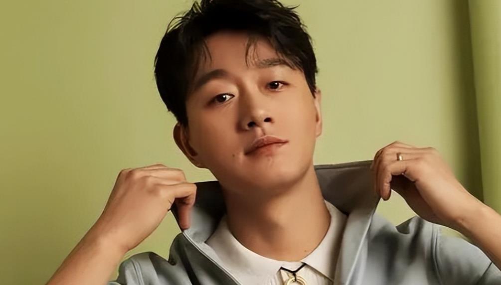 金主入狱，佟大为失踪2年！严屹宽一句话，再次将他推上了风口浪尖