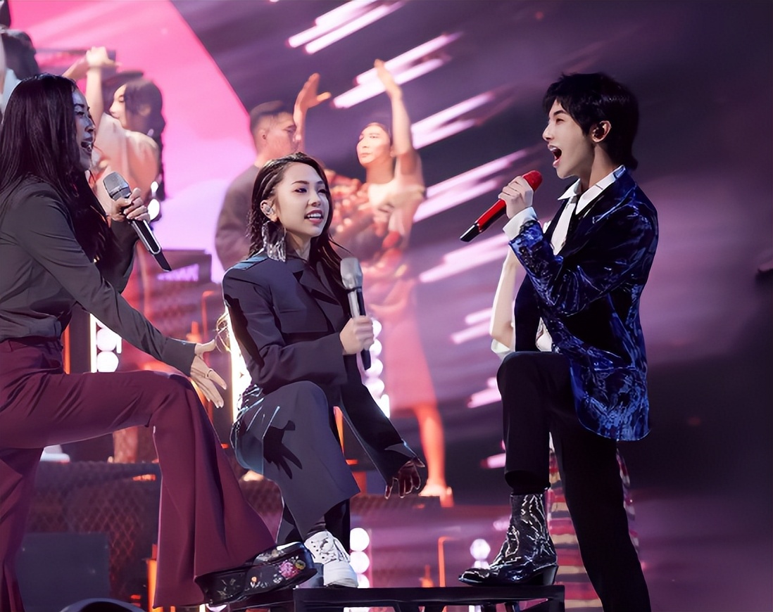 那英|那英再掀風波，節目中高度贊揚華晨宇，暗示刀郎不如花花