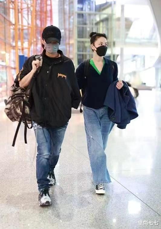 王菲 王菲牵谢霆锋走机场,扎马尾像高中生,小男友单手插兜扮酷