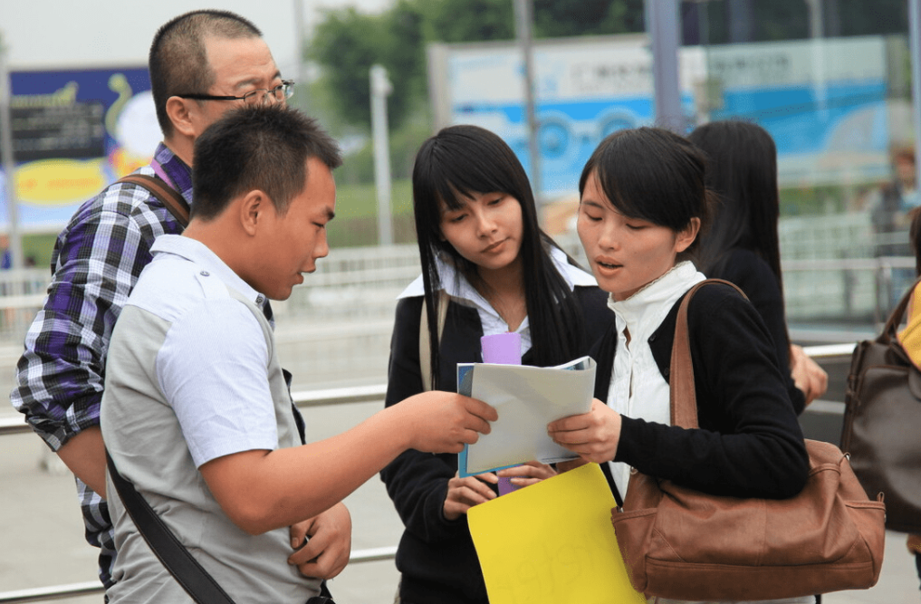 大学生|名校大学生投递简历十几次均失败？为何工作如此难找，HR道出实情