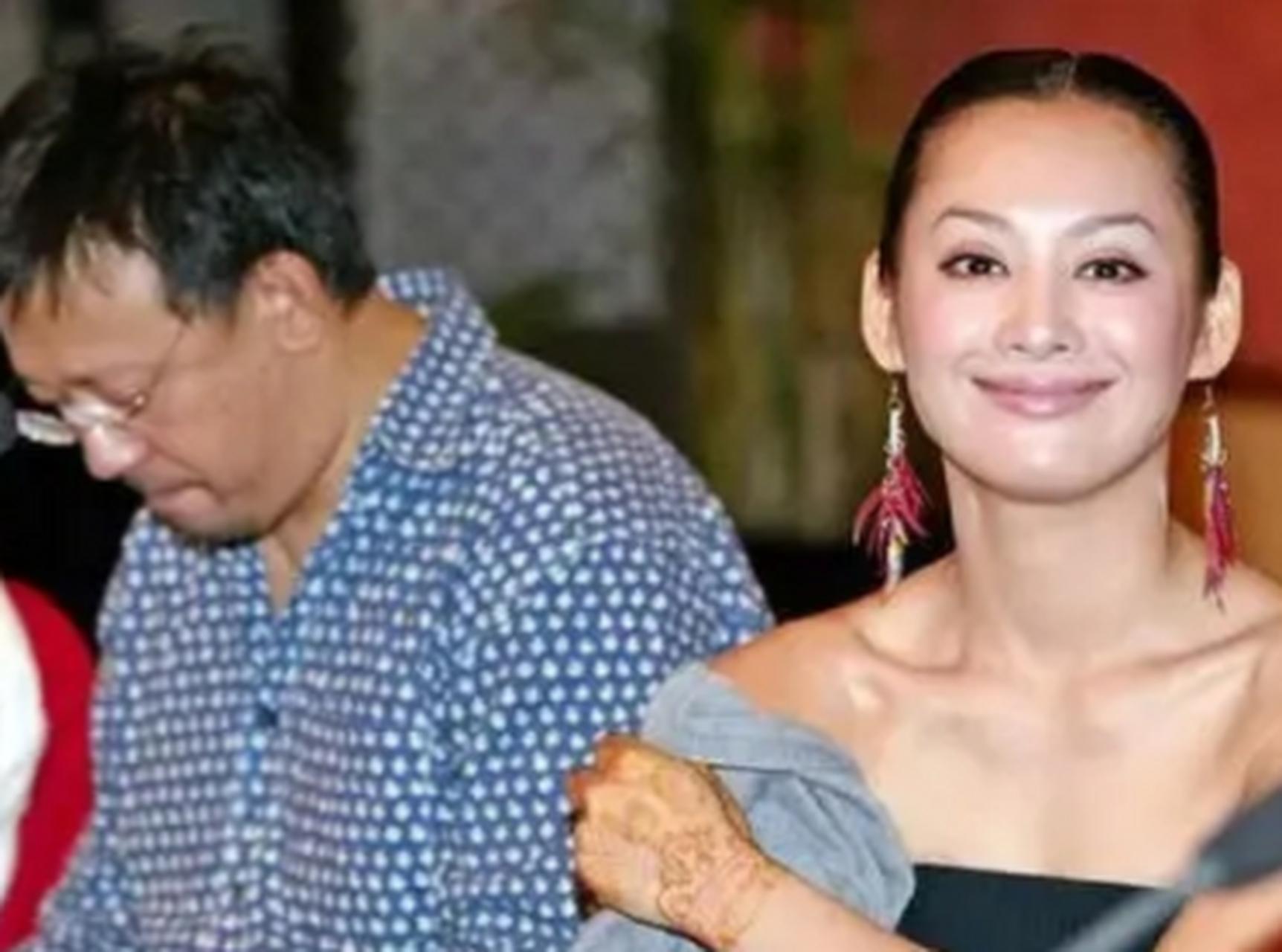 爱过宁静、与刘晓庆因戏生情的姜文，却被一个“悍妇”拿捏一辈子