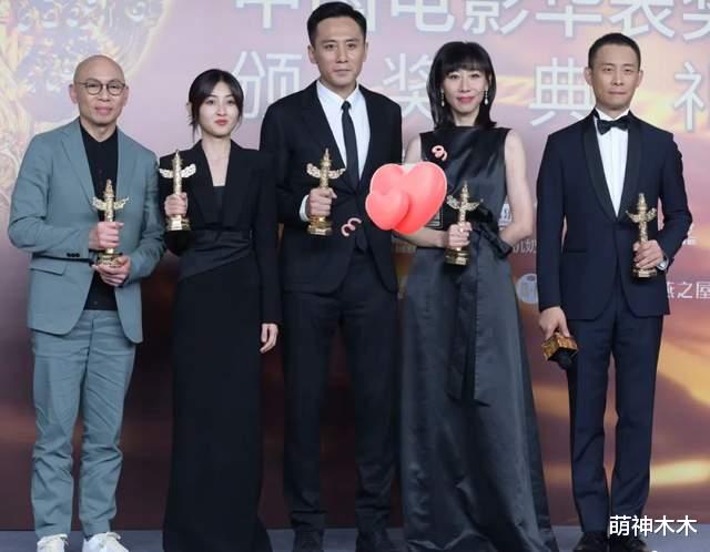 江疏影|华表奖现场明星反应太精彩！张译、刘烨获奖，张涵予陪跑紧抿嘴唇