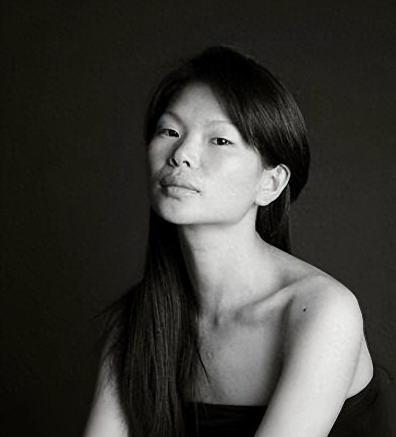 国际“丑模”吕燕逆袭,嫁入法国贵族家族,生下混血儿子颜值惊为天人