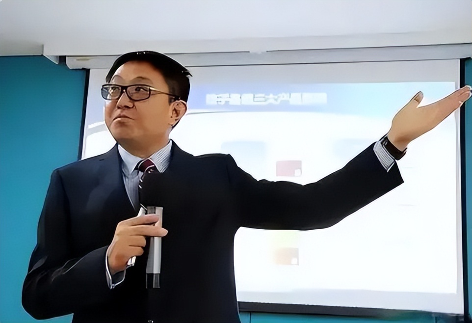 预制菜|张核子又干起“钻空子”老本行，魔爪伸向预制菜，网友：做个人吧