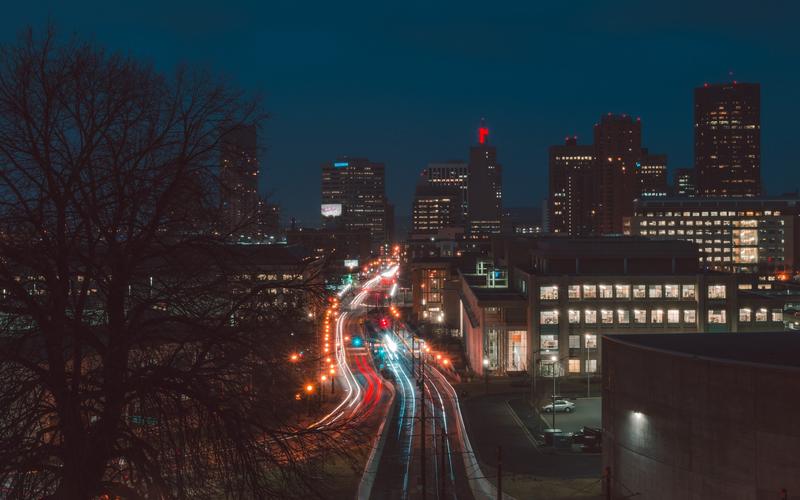 一部分正偏财同见的人,若收入不高,可以考虑增加副职业!