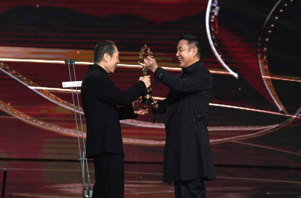 张艺谋一生中的三个女人:一个得到爱,一个得到钱,一个一无所有