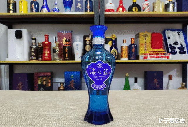 青岛市|青岛街头5人撸串,喝4瓶茅台,临走砸烂瓶口,老板:遇上行家了