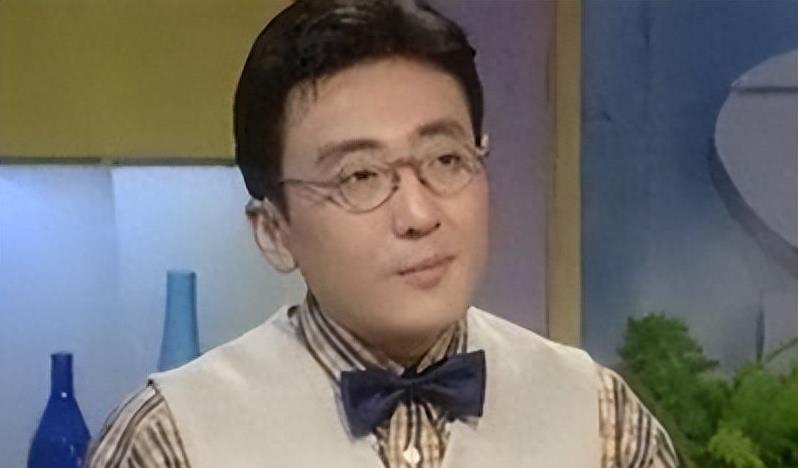 自爆与两名女主持同眠一张床,当了十年的地下情人,56岁还没玩够