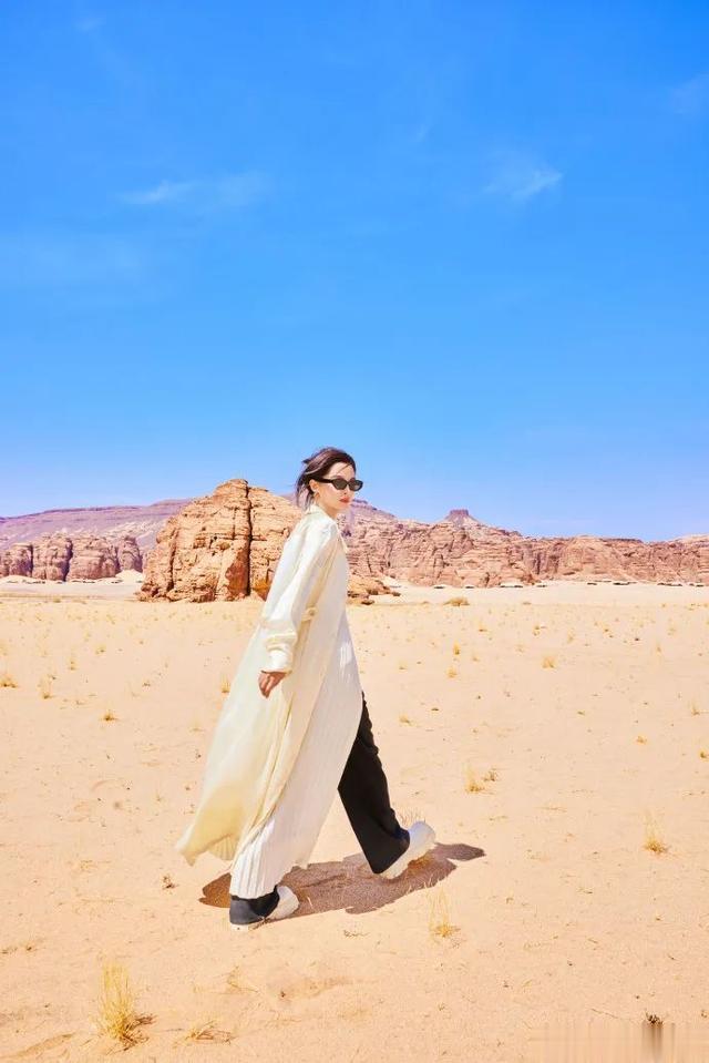 从发型到嘴，圈粉还得是辛芷蕾！