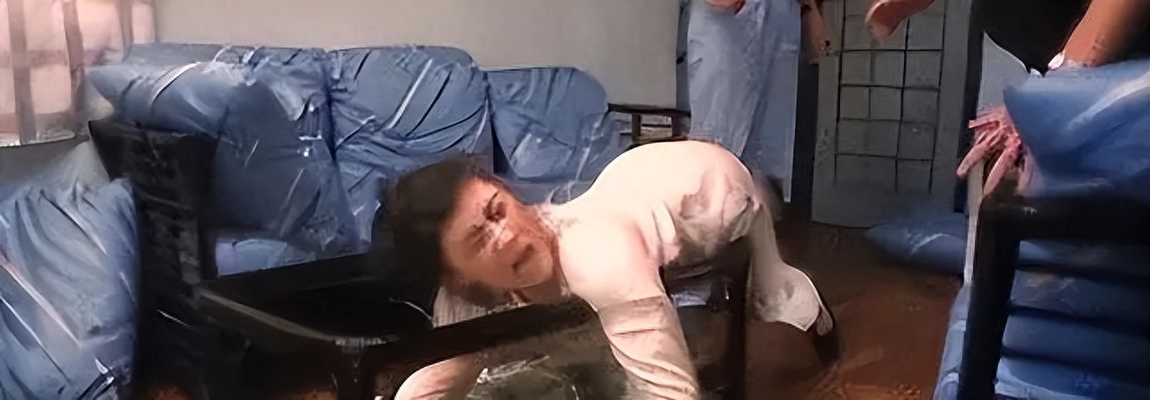 暴打女演员、耍大牌、骚扰女星,回看周润发的罪恶之路