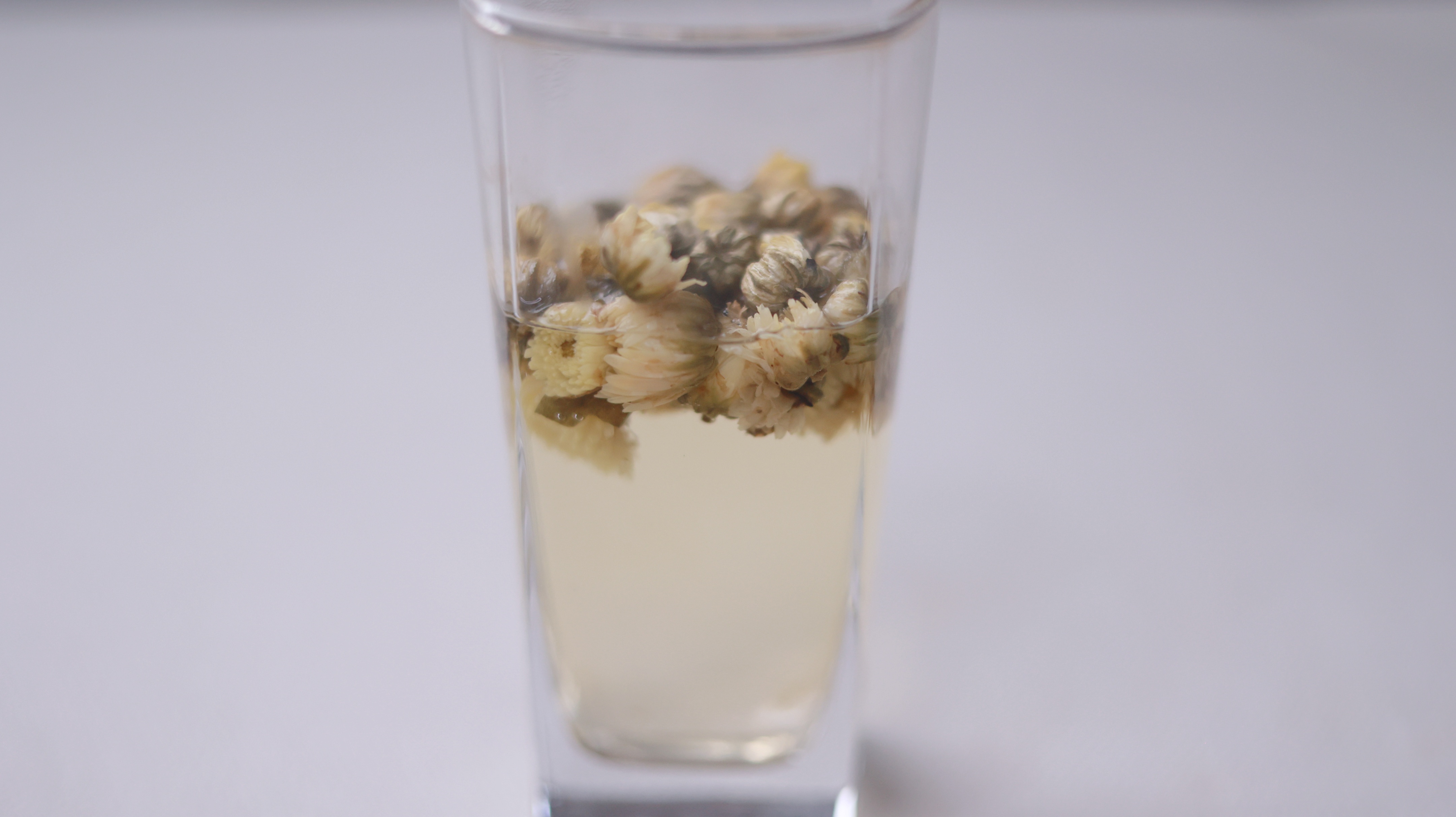 如厕时若有2种表现,或是尿酸升高了,这3个方法或能缓解