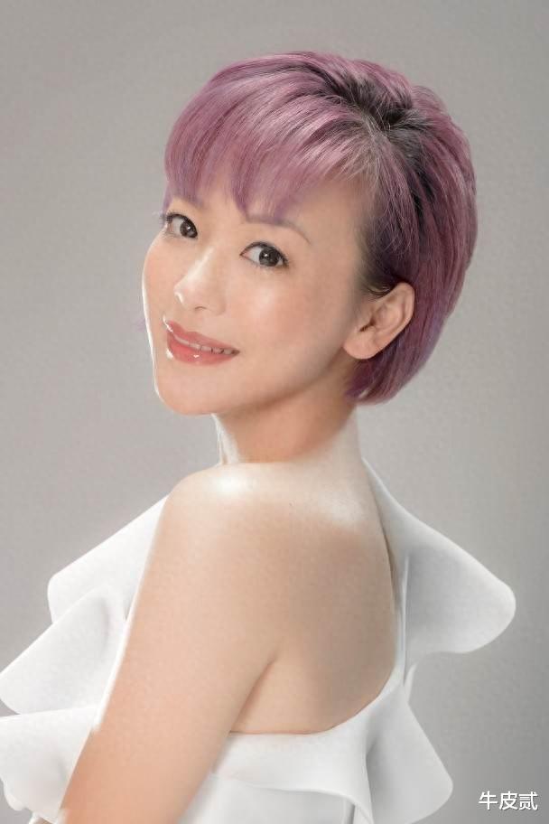 过气女港星的现状：一代女神卑微求工作，漂亮也只能在小区做保安