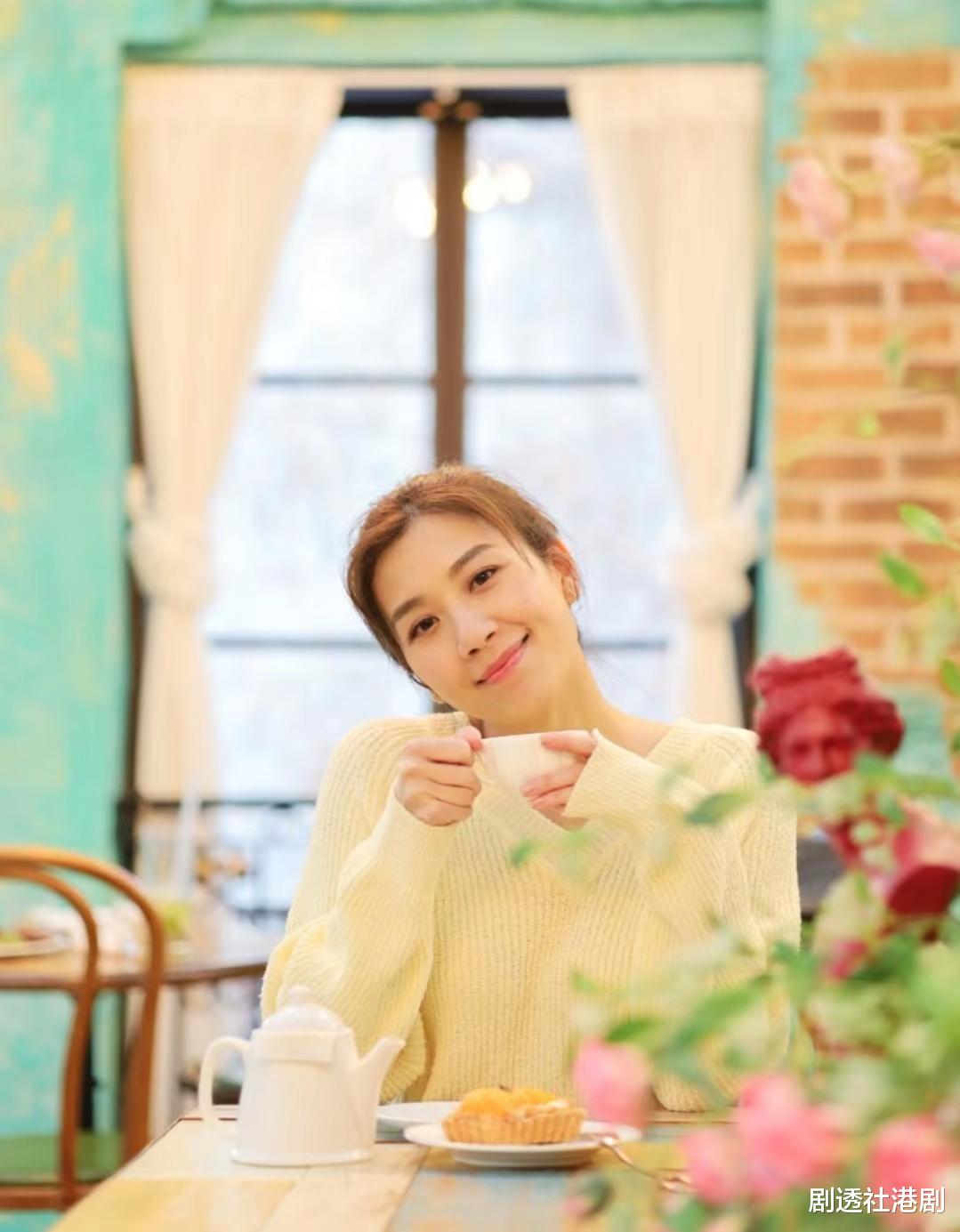 薛之谦|踩过界搞时装生意!TVB当家花旦自当模特吸人气,价格亲民火速售空