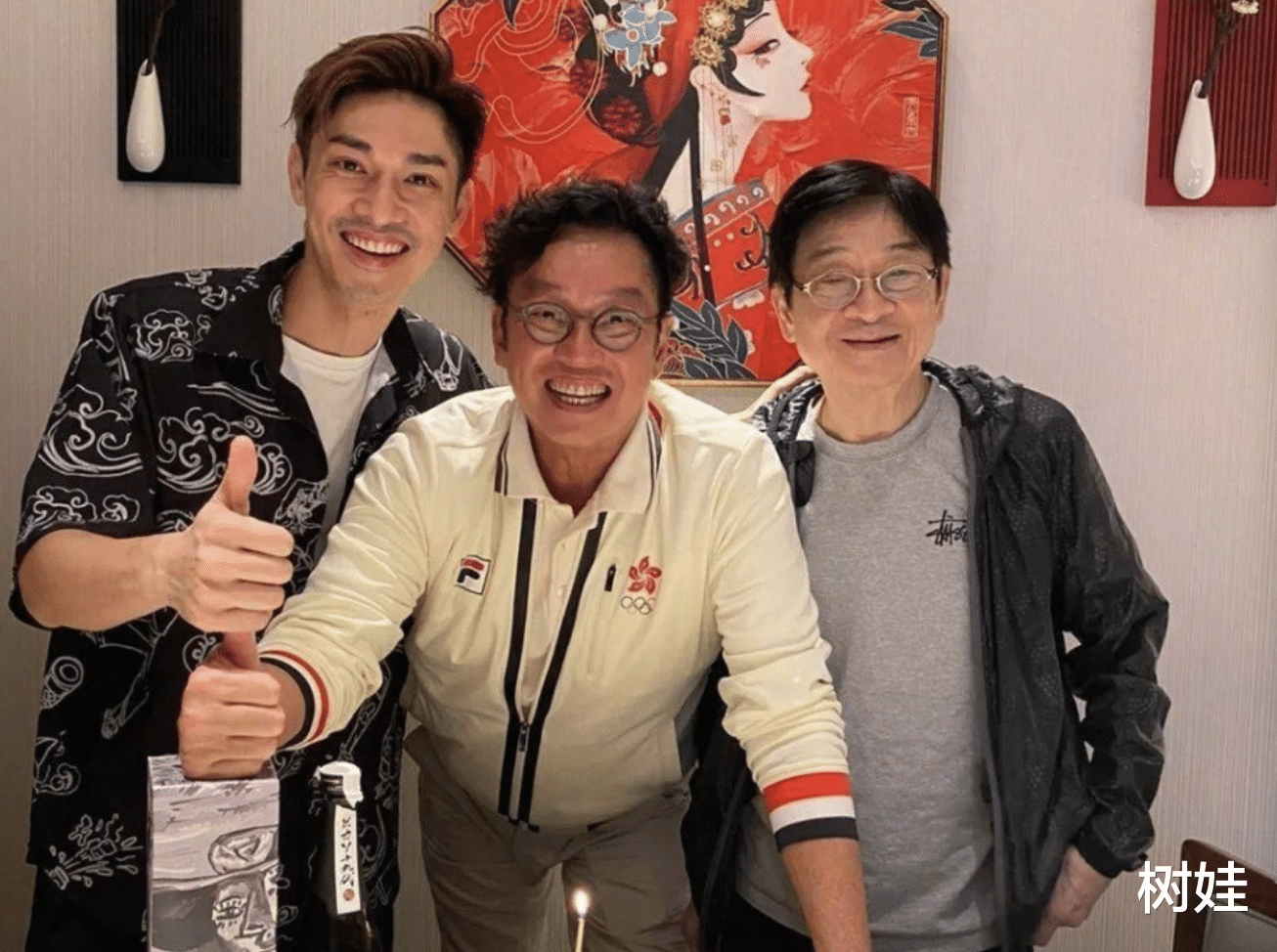 谭咏麟40岁干儿子娶网红空姐，新娘戴9对龙凤镯出嫁，两人交往6年