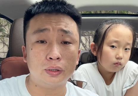 杨幂|9岁网红杨子钰成摇钱树?亲爸骂“丫头片子”,亲妈弃女后蹭热度