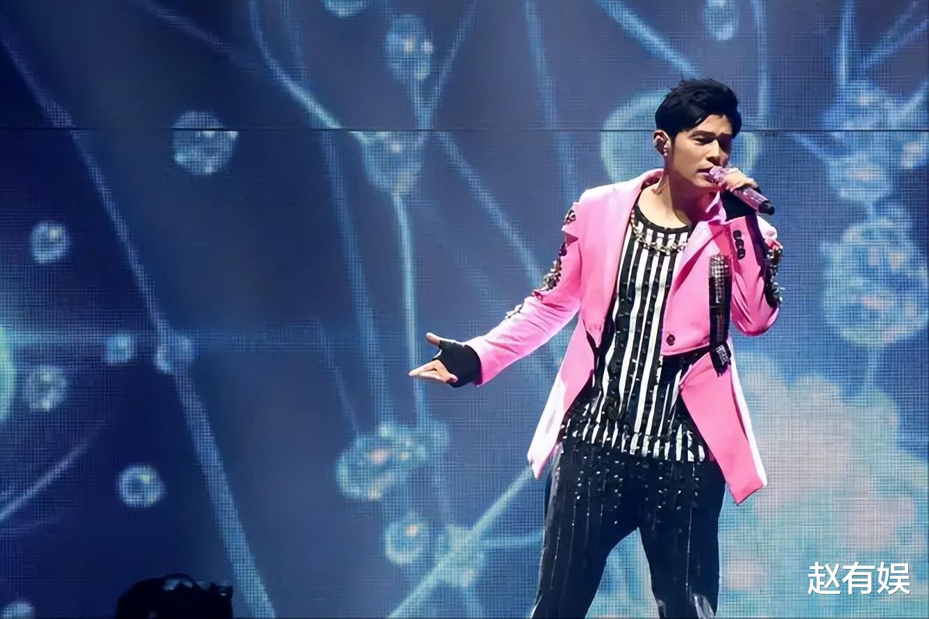 |一个周杰伦，一个周传雄，撕开华语乐坛“利令智昏”的“遮羞布”