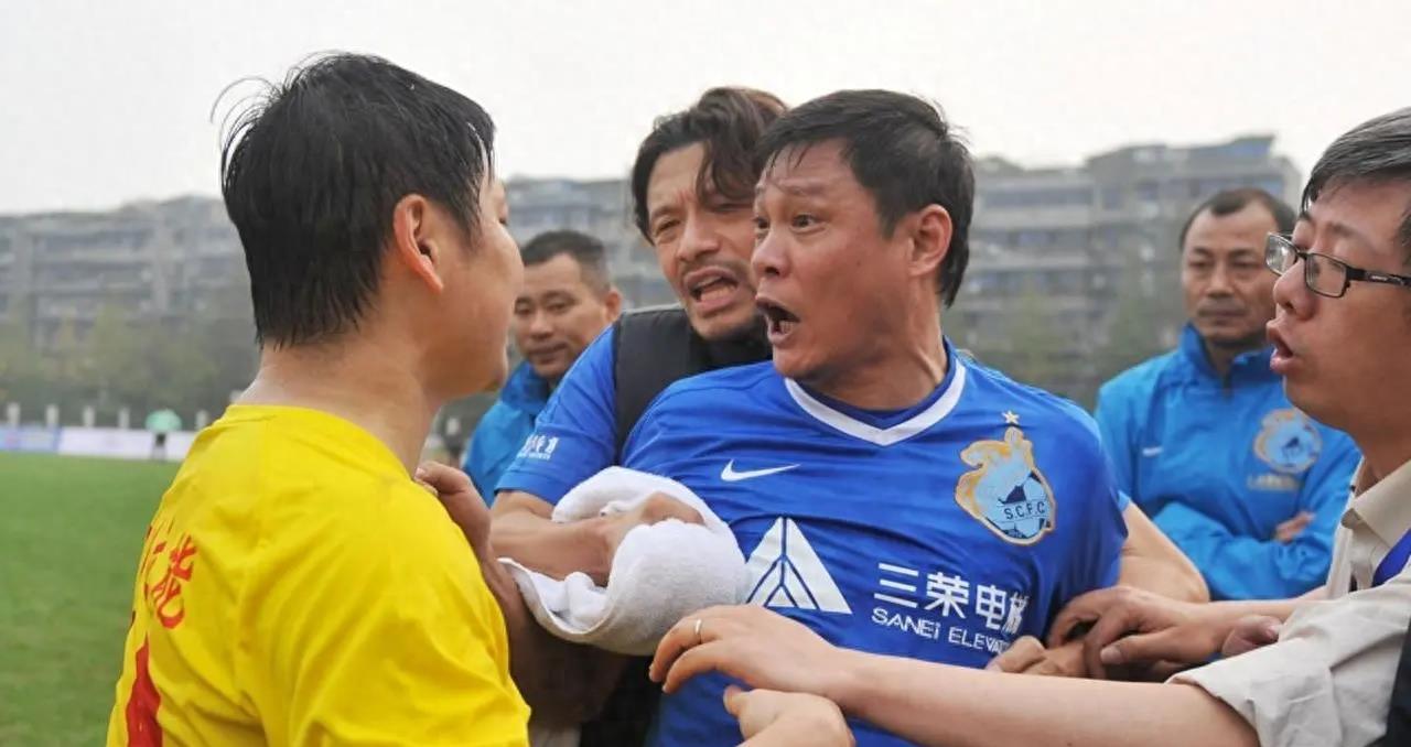 范志毅三任老婆个个貌美如花，一个空姐，一个模特，老三竟是名演员