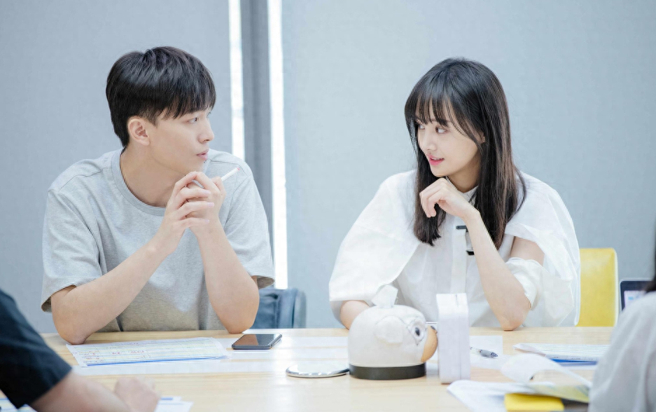 有种“整容”叫郑爽退网，被封杀两年后，她发胖秃头就像换了个人！